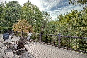 The Blue Ridge Cottage, gorgeous deck