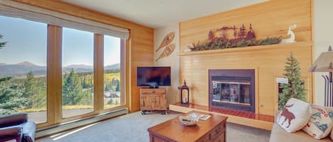 Silverthorne Vacation Rental | 2BR | 2BA | 898 Sq Ft | Stairs Required to Enter
