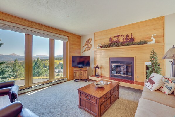 Silverthorne Vacation Rental | 2BR | 2BA | 898 Sq Ft | Stairs Required to Enter