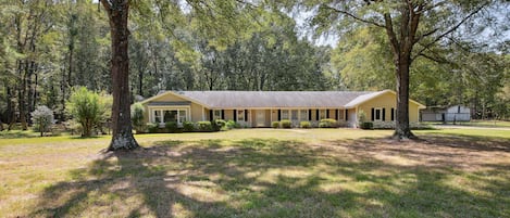 Olive Branch Vacation Rental | 4BR | 2.5BA | 2,886 Sq Ft | Stairs Required