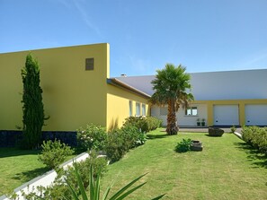 Entrance | Garden
