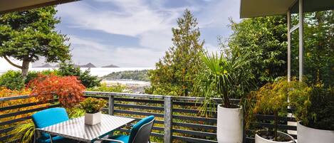 Seattle Vacation Rental | 3BR | 3BA | 2,000 Sq Ft | Stairs Required