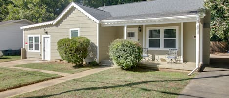 Shelby Vacation Rental | 2BR | 1BA | 850 Sq Ft | 1 Step to Enter