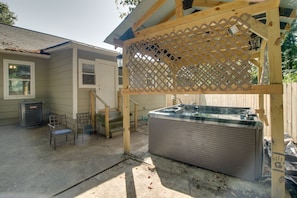 Private Hot Tub | Keyless Entry