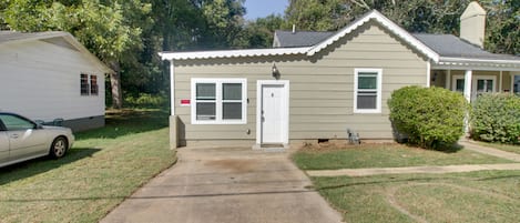 Shelby Vacation Rental | 1BR | 1BA | 400 Sq Ft | Step-Free Entry