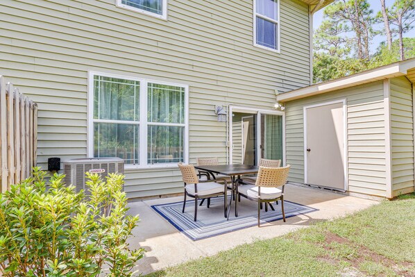 Navarre Vacation Rental | 4BR | 2.5BA | 1 Step Required | 1,800 Sq Ft