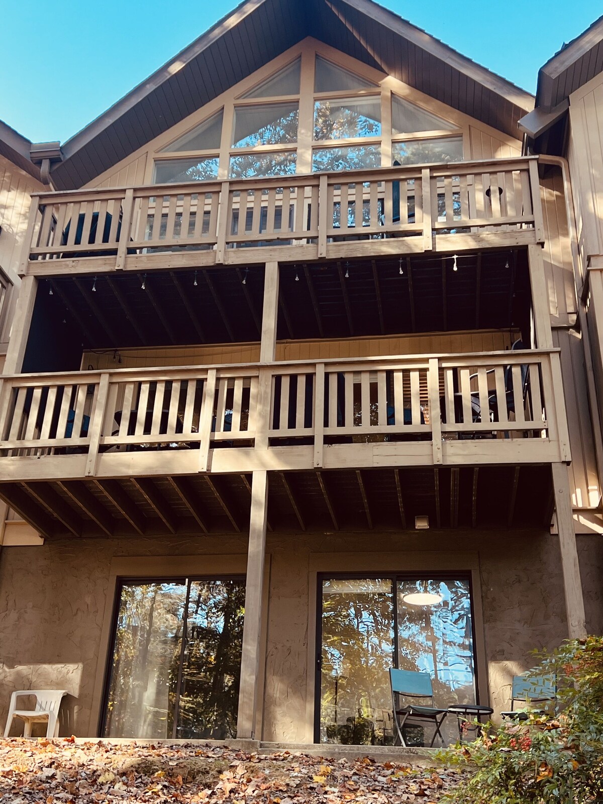 Lake Keowee condo near Clemson, hiking, golf, boating