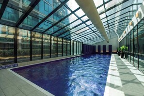  Guests can refresh with a dip in the building’s shared indoor pool.
