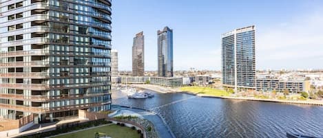 Enjoy picturesque river views from this cosy Docklands retreat.