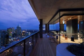 Enjoy soaring views across the Melbourne skyline from the shared rooftop terrace.