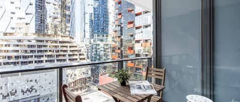 Overlooking the glistening city skyline, the balcony provides an urban retreat where you can sip your morning coffee or perhaps an afternoon wine.
