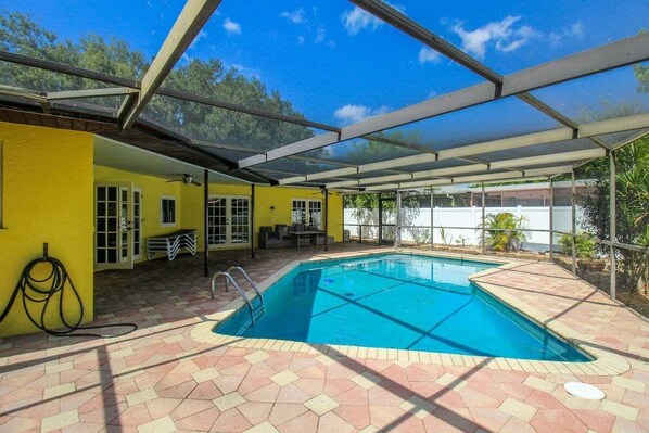 Screened-In Pool