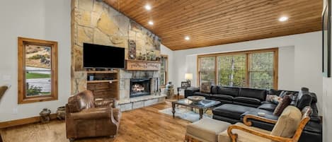 This beautiful 4-bedroom, 3-bath mountain getaway is perfect for large families & groups providing plenty of space for up to 12 guests.