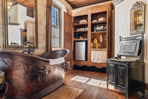 Kitchen area and bathtub