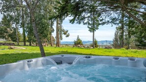 Dip into enchantment: Hot tub with awe-inspiring panoramic views.