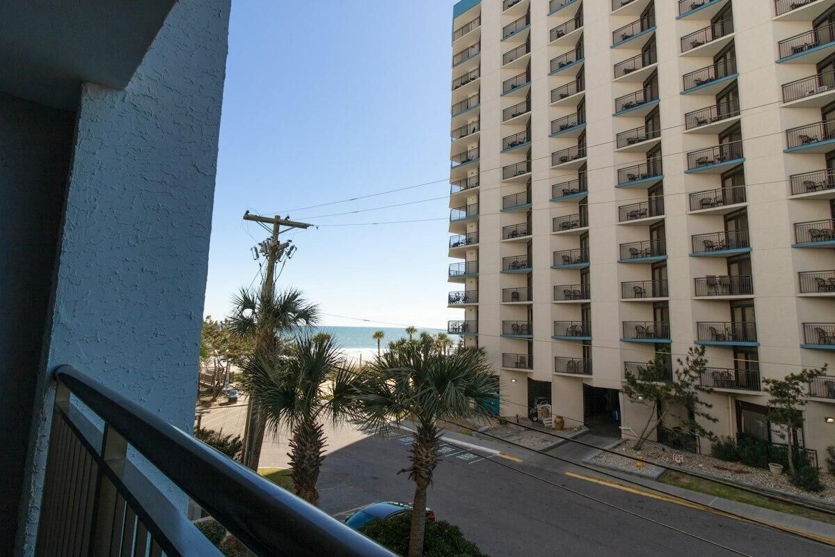 · 4th Floor South Ocean View Efficiency – Comfortable and Cozy Retreat