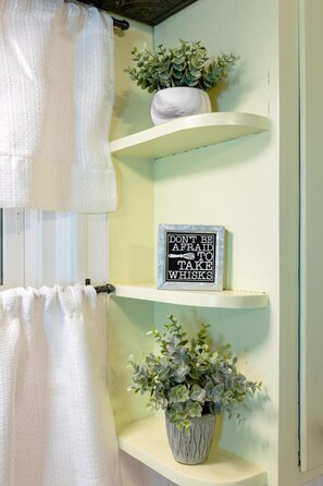 The carefully chosen decorative accents in this apartment add character and a homely feel to your getaway.