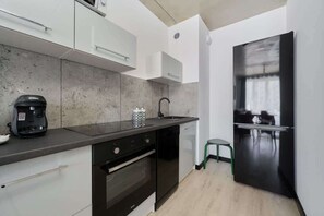 Kitchenette with plenty of kitchen utensils and dishes. 
