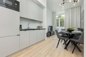 Kitchenette with plenty of kitchen utensils and dishes. 