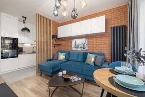 Spacious living room with full equipment. 