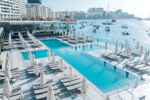 Piscina all'aperto
