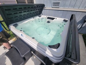 7 Person Hot Tub
