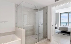 Master Bathroom (2)