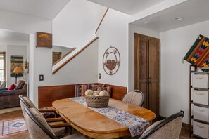 Cozy dining area adjacent to kitchen and living room