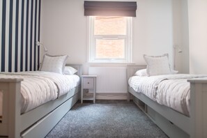 Nautical themed second bedroom 