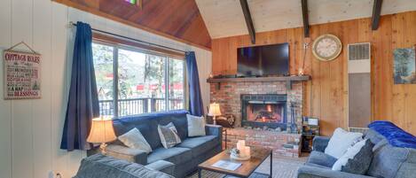 Big Bear Vacation Rental | 1BR | 1BA | 1,008 Sq Ft | 8 Exterior Steps Required