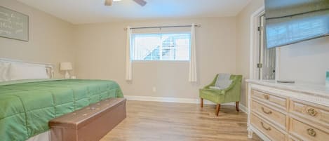 King bed room with large walk-in closet. Bench at foot of bed with storage. 58" TV. No cable or streaming provided. Must login to your accounts.