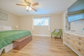 King bed room with large walk-in closet. Bench at foot of bed with storage. 58" TV. No cable or streaming provided. Must login to your accounts.