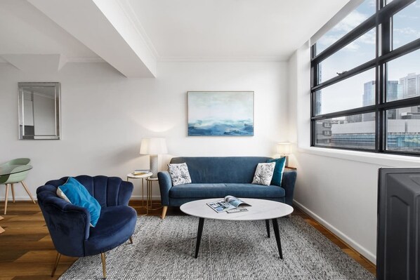 In the open plan living area, two sofas, a coffee table and a TV provide the perfect spot to relax after a day spend exploring the city.
