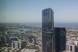  This 65th-floor stay boasts panoramic views overlooking the city and extending to Port Phillip Bay. 