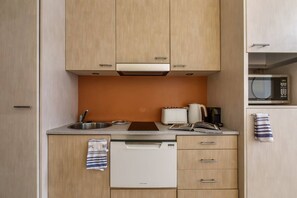 When you’re not out and about sampling the many nearby eateries, an equipped kitchen allows you to prepare meals at home.  
