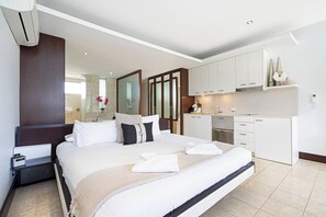 You can ensure a good night's sleep in a comfortable king sized bed, topped with hotel-quality linens. 

