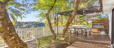 This property comes with ample alfresco seating areas and a BBQ to really soak up the fresh air.
