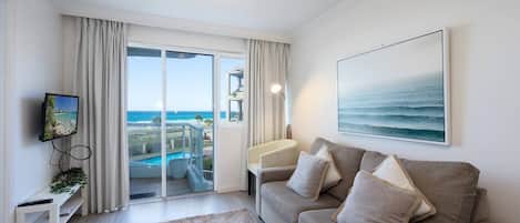 Enjoy the best ocean breeze in the open plan living area with comfy sofa and smart TV, which naturally opens up to the private balcony overlooking Palm Beach