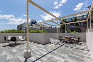 Guests can enjoy the residents' private rooftop terrace for soaking up the sun or enjoying outdoor dining (currently not available and under construction repairs as of Oct 2022*)