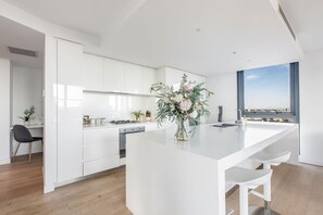 Take things slow in the mornings up at the breakfast bar, or cook up a feast in the gourmet kitchen.