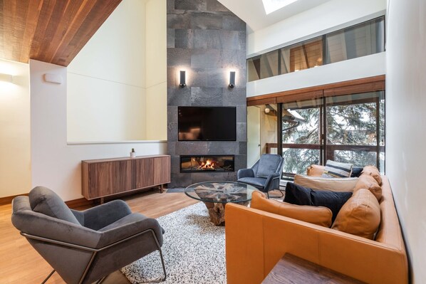 Living area: Smart TV