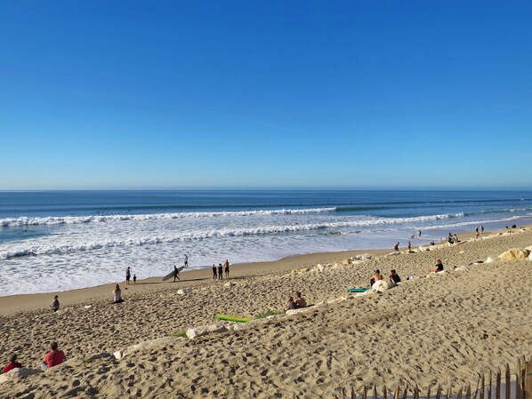 Water, Sky, Ecoregion, Azure, Beach, Coastal And Oceanic Landforms, Horizon, Wind Wave, Leisure