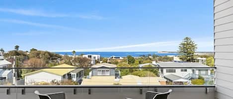 Enjoy magnificent views of the ocean, Bluff and Barwon River