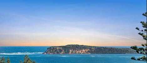 Incredible vantage point for awe-inspiring sunsets over Barwon Heads Bluff
