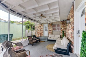 Shared Patio | 0.4 Mi to Galveston Island Historic Pleasure Pier