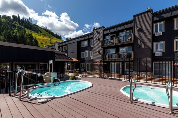 Outdoor tub