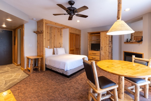 Unit with Queen bed