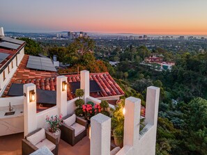 Panoramic views of Los Angeles.