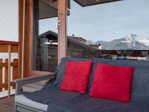 Propriété, Confort, Bùtiment, Ciel, Bois, Ombre, Design Intérieur, Oreiller, Dur, Rectangle