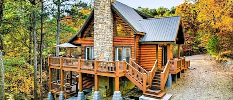 The Dancing Rabbit Lodge sits nestled among acres of gorgeous pines in Broken Bow.